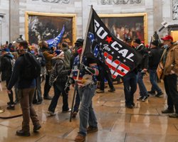 Анархия, карма и Ку-клукс-клан. Как мировые СМИ отреагировали на захват Капитолия в США