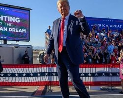 Окружение Трампа боится сказать ему что он, возможно, проиграл выборы, - CNN