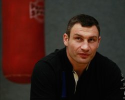 Виталий Кличко еще выбирает между боксом и политикой