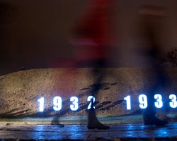 Четыре президента Украины почтили память жертв Голодомора