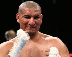 Тренер Владимира Кличко хочет боя с Арреолой