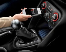 Автомобили получат новую опцию – беспроводную подзарядку мобильных телефонов