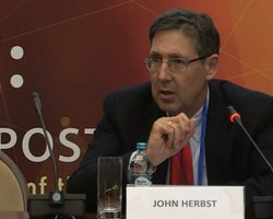 Трампу придется обращать внимание на Украину, — Джон Хербст