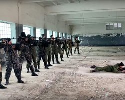 Под гороховым обстрелом: мобилизованных в РФ начали обучать страйкболисты (фото)