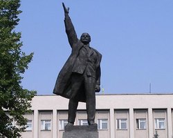 На Волыни демонтируют все советские памятники до начала весны