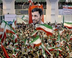 В Тегеране отмечают годовщину исламской революции