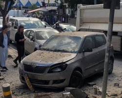 Уламки іранської касетної ракети впали біля посольства України в Ізраїлі (фото)