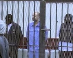 Суд в Триполи выдвинул обвинения против 30 соратников Каддафи и его сына