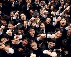 Японским чиновникам разрешат приходить в джинсах из-за Фукусимы