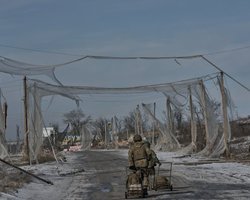 Дорога смерті або життя: Ліберови показали, як виглядає шлях до Костянтинівки (фото)
