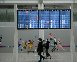 Сбежали из РФ: 5 россиян с ноября жили в аэропорту Южной Кореи, суд разрешил пустить их в страну