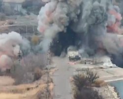 Подрыв Кураховской дамбы в Донецкой области: момент взрыва попал на видео