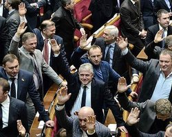 На досрочных выборах в Раду проходят 7 партий, - опрос