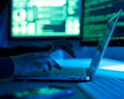 "Самая масштабная кибератака": хакеры РФ взломали госреестры Минюста и удалили из них все данные