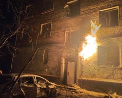 В Чернигове "шахед" взорвался возле многоэтажки: пылает газопровод (фото)