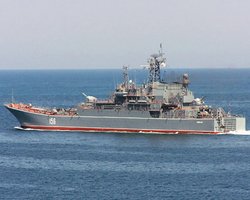 Стоят у пирса с боеприпасами: как выглядят корабли РФ после ударов ВСУ, — OSINT (фото)