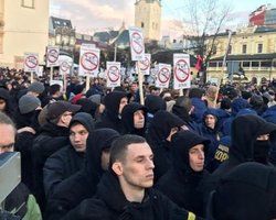 Нацкорпус пикетировал встречу Порошенко с избирателями во Львове