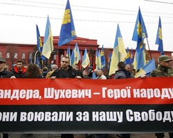 В Киеве продолжается марш в поддержку ОУН-УПА