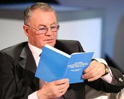 Со всех экранов на нас Ниагарой выливается русскоязычная попса, - письмо оппозиционеров Януковичу