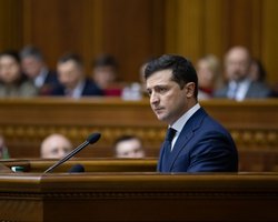 "Самолеты украинской авиакомпании UNA обязательно приземлятся в ЕС", — Зеленский