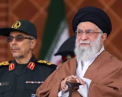 Введен 40-дневный траур: в Иране объявили о гибели верховного лидера Али Хаменеи (видео)