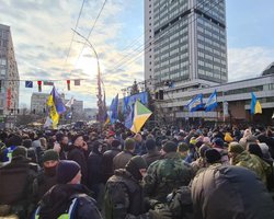Суд над Порошенко: нардеп от ЕС пострадал в стычке с полицией перед митингом (видео)