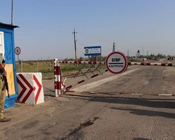 Крымчане, пострадавшие от выброса в Армянске, едут на территорию Украины