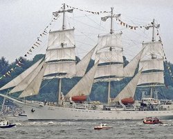 Удар по "Дружбе": морской дрон ВС РФ атаковал знаменитый фрегат в Одессе