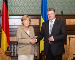 Порошенко и Меркель хотят срочной деэскалации в Донбассе