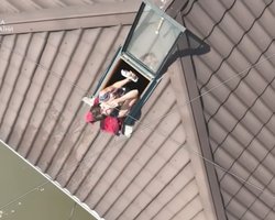 Пограничники показали, как дроны спасают людей после подрыва Каховской ГЭС (видео)