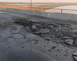 "Возникли технические сложности": оккупанты рассказали сколько продлится ремонт Чонгарского моста