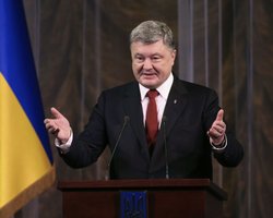 Порошенко считает, что языковой закон защищает нацменьшинства в Украине