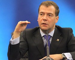 Медведев пообещал наказать напавших на журналиста 