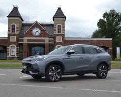 На уровень выше: тест-драйв нового кроссовера MG HS