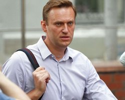 "Тратил деньги на отдых за границей": в РФ против Навального возбудили дело о мошенничестве