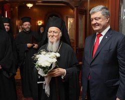 Десятки депутатов пожаловались в Конституционный суд на просьбу о томосе