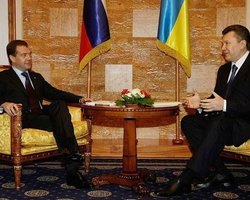 Янукович и Медведев подписали ряд документов 