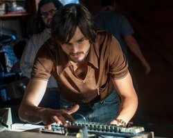 Кинопремьеры недели: Джобс: Империя соблазна, боевик Бессона с Робертом Де Ниро и Мишель Пфайффер и драмы