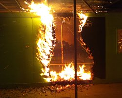 В лондонском районе Тоттенхэм раздаются взрывы