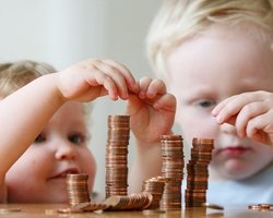 Кабмин возобновил выплаты пособий на детей ФОПов