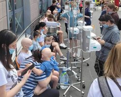 "Оберегал маму от слез": история 6-летнего пациента "Охматдета" Кирилла (видео)