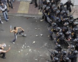 В Египте у стен посольства США вспыхнули новые беспорядки