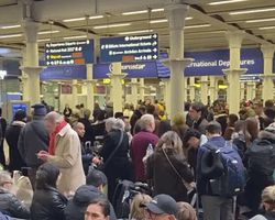 Движение поездов под Ла-Маншем парализовано из-за проблем с электричеством: люди застряли на станциях