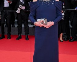 Канны 2023: Катрин Денев и Айрис Лоу в элегантных образах посетили ужин Saint Laurent