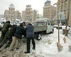 Власть обещает не брать с киевлян деньги за снег
