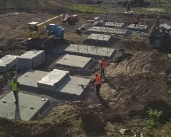 В Станице Луганской начали возводить временный мост