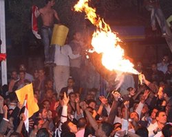 При столкновении футбольных фанатов с полицией в Египте погиб человек