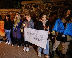 "Припиніть вбивати нас": під посольством Ірану в Києві влаштували мітинг (фото, відео)