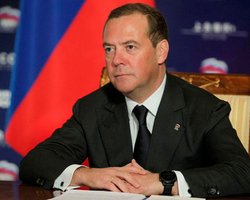 Медведєв відмовився від ядерних погроз після попередження Трампа