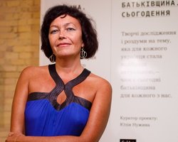 Пятьдесят оттенков желто-голубого. Слово куратора об арт-проекте "Родина"